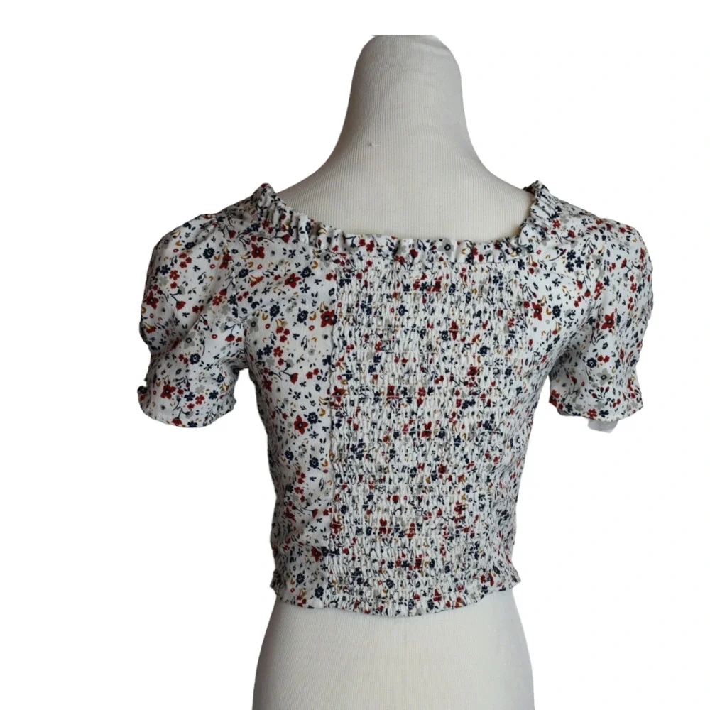 Japna Floral Smocked Back Crop Top with Short Puff Sleeves Med - Picture 2 of 4